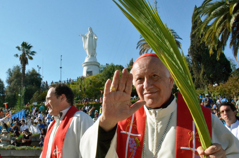 El cardenal Ricardo Ezzati a los pies de la Inmaculada Concepción